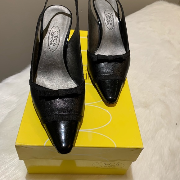 Circa Joan & David Black  Patent Slingback heeled pumps - Picture 5 of 13